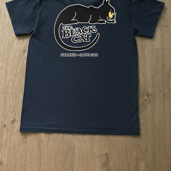 Vintage-Style The Black Cat Hyannis T-Shirt Cape Cod Unisex Small Navy Gildan - Picture 2 of 4